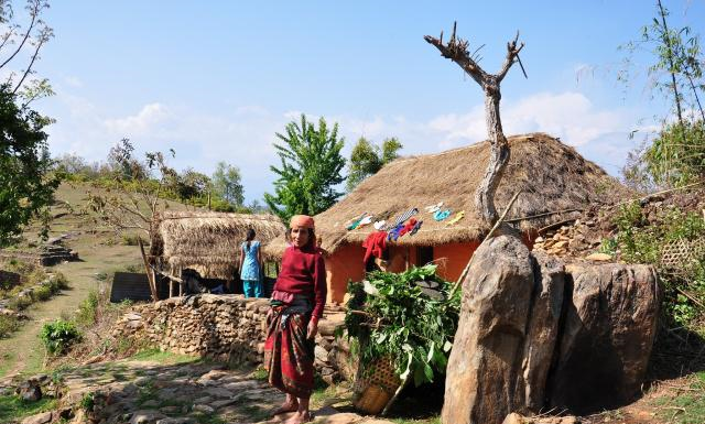 与中国仅一条河之隔,他们过着贫困落后的生活,羡慕中国少数民族休闲区蓝鸢梦想 - Www.slyday.coM 与中国仅一条河之隔,他们过着贫困落后的生活,羡慕中国少数民族休闲区蓝鸢梦想 - Www.slyday.coM