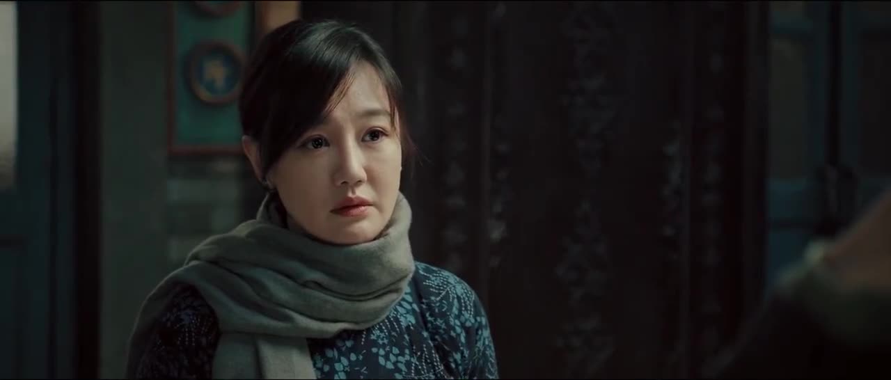 光荣时代白玲截获了敌人的新情报大家商量后决定跟踪嫌疑人