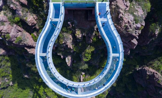 比美国科罗拉多玻璃长廊还恐怖,世界第一悬廊在河南,心脏受不了