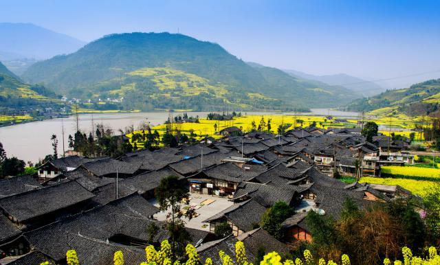 中国降雨最多的城：一年下雨220天被誉为雨都，有最大的熊猫基地休闲区蓝鸢梦想 - Www.slyday.coM