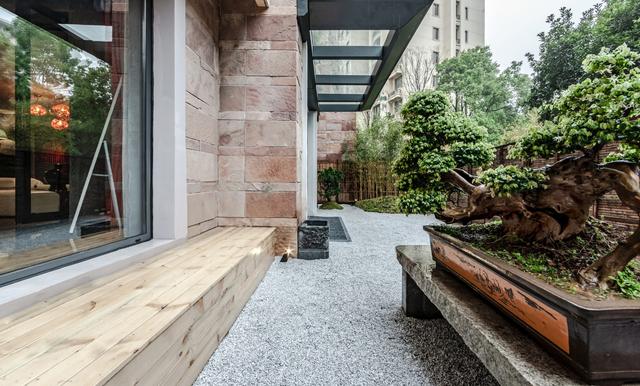 不顾妻子反对，他坚持买1层楼房，128㎡赠送60㎡庭院，装修后太美休闲区蓝鸢梦想 - Www.slyday.coM