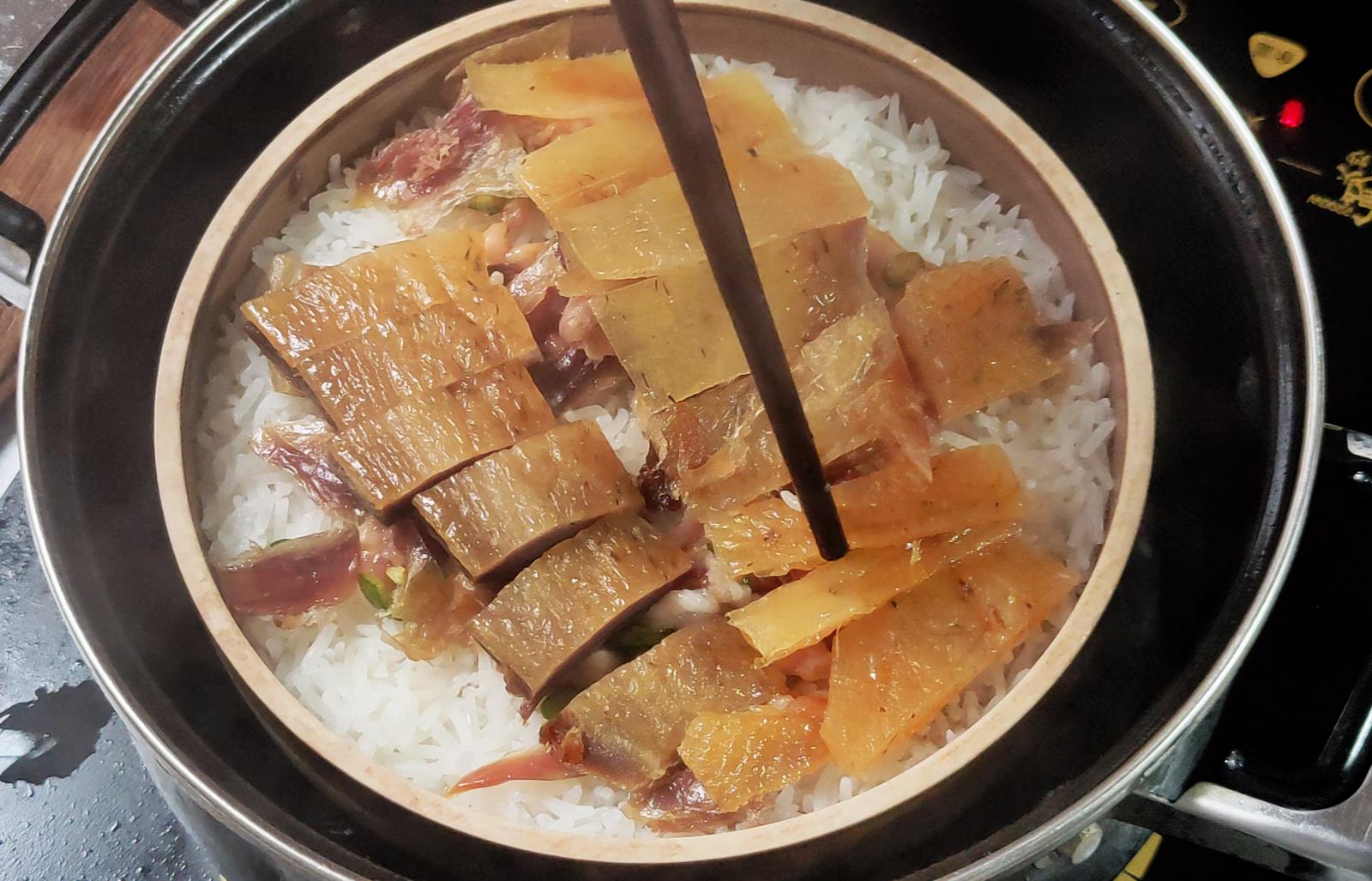 家常粤菜腊鸭砵仔油盐蒸饭惹味不热气