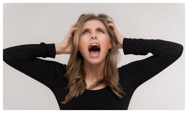 女儿学习不认真被妈妈拖进大海情绪失控的妈妈到底有多可怕