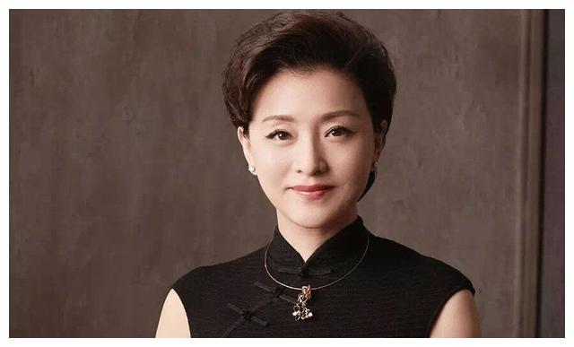 被曝婚内出轨,嫁美籍富豪,丑闻缠身的杨澜又爆新况