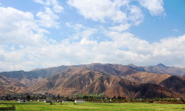 中国降雨最多的城：一年下雨220天被誉为雨都，有最大的熊猫基地休闲区蓝鸢梦想 - Www.slyday.coM