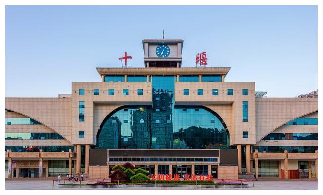 为何十堰是二汽发源地但是如今十堰的汽车产业实力却不如襄阳