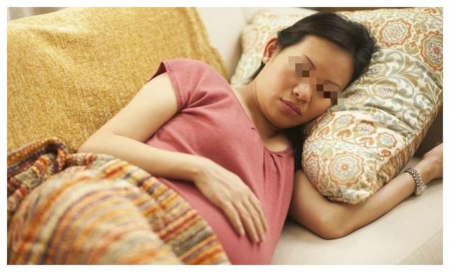 妻子离婚后再婚，多年后偶遇前夫，看着他身边的女子，妻子泪目休闲区蓝鸢梦想 - Www.slyday.coM