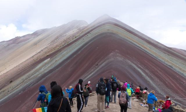 最幸运的部落：因为家门口的彩虹山，一年能挣50万美金休闲区蓝鸢梦想 - Www.slyday.coM