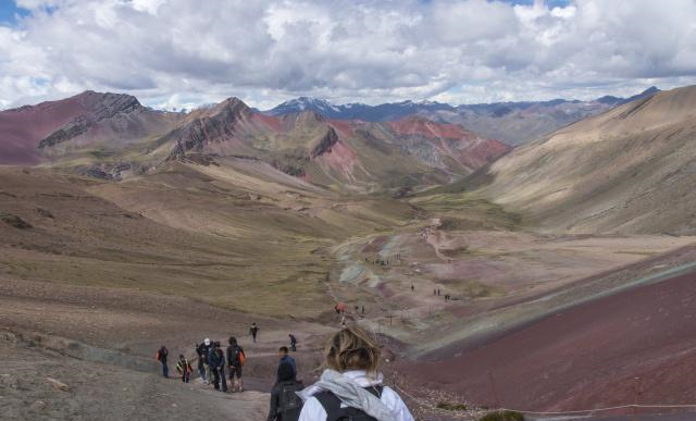 最幸运的部落：因为家门口的彩虹山，一年能挣50万美金休闲区蓝鸢梦想 - Www.slyday.coM