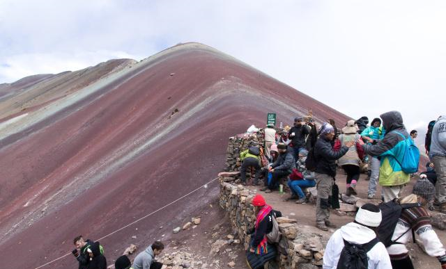 最幸运的部落：因为家门口的彩虹山，一年能挣50万美金休闲区蓝鸢梦想 - Www.slyday.coM