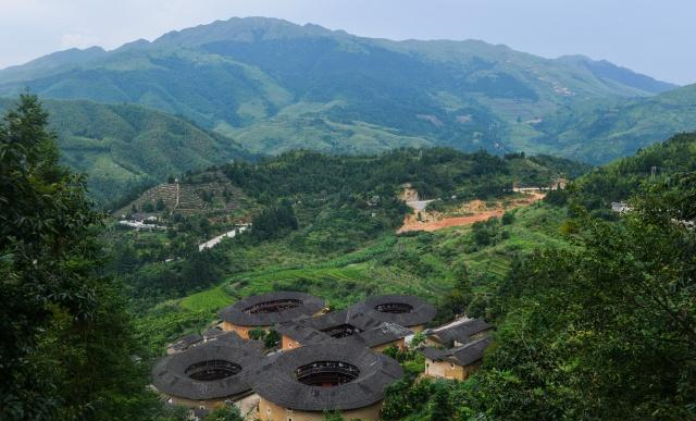 中国最美的土楼之一，被亲切地叫做“四菜一汤”，还是世界遗产休闲区蓝鸢梦想 - Www.slyday.coM