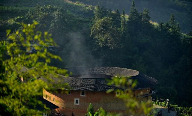 中国最美的土楼之一，被亲切地叫做“四菜一汤”，还是世界遗产休闲区蓝鸢梦想 - Www.slyday.coM