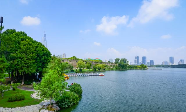 苏州gdp全国排名_2021年全国地级市GDP十强,苏州雄踞第一,徐州位列第十!(2)
