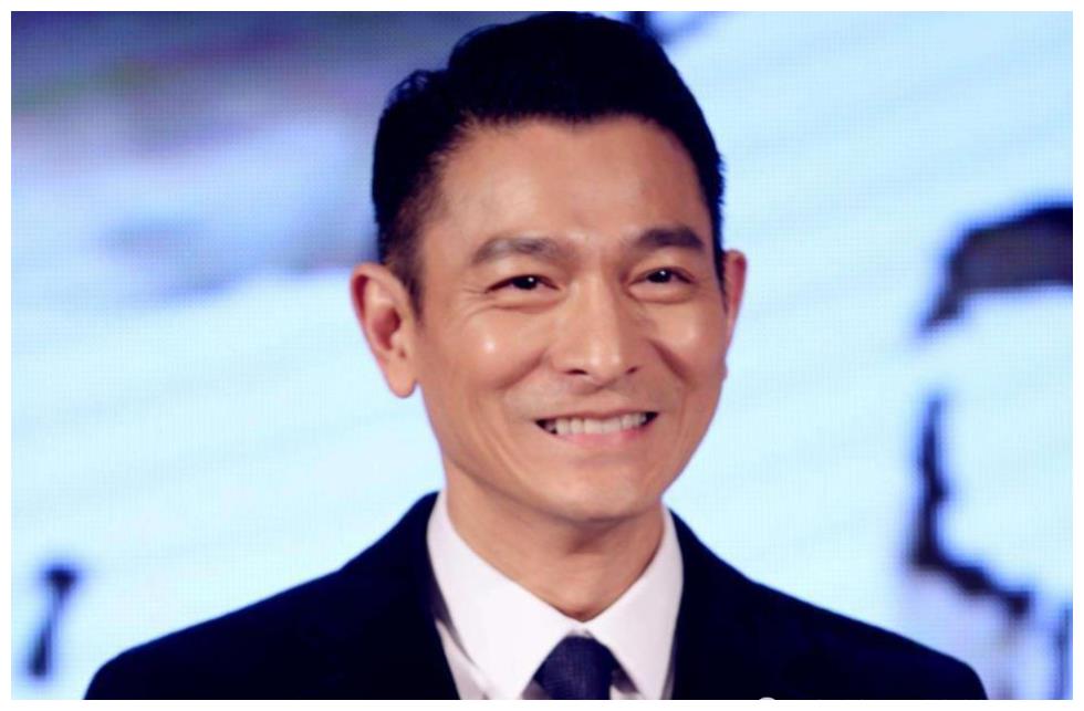 曾经的一位下属,若干年后成为行业的超级大佬,以前的那位领导会不会为没帮过对方而遗憾?