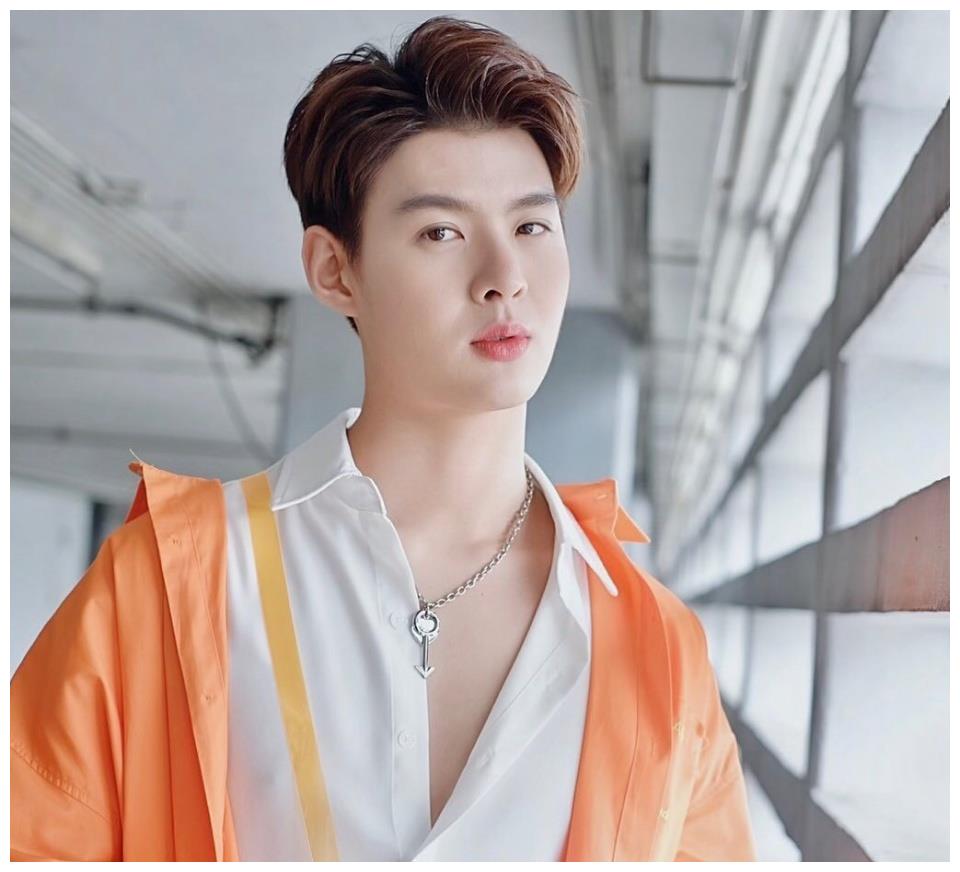 泰国男星黄明明肤白貌美佛系男孩