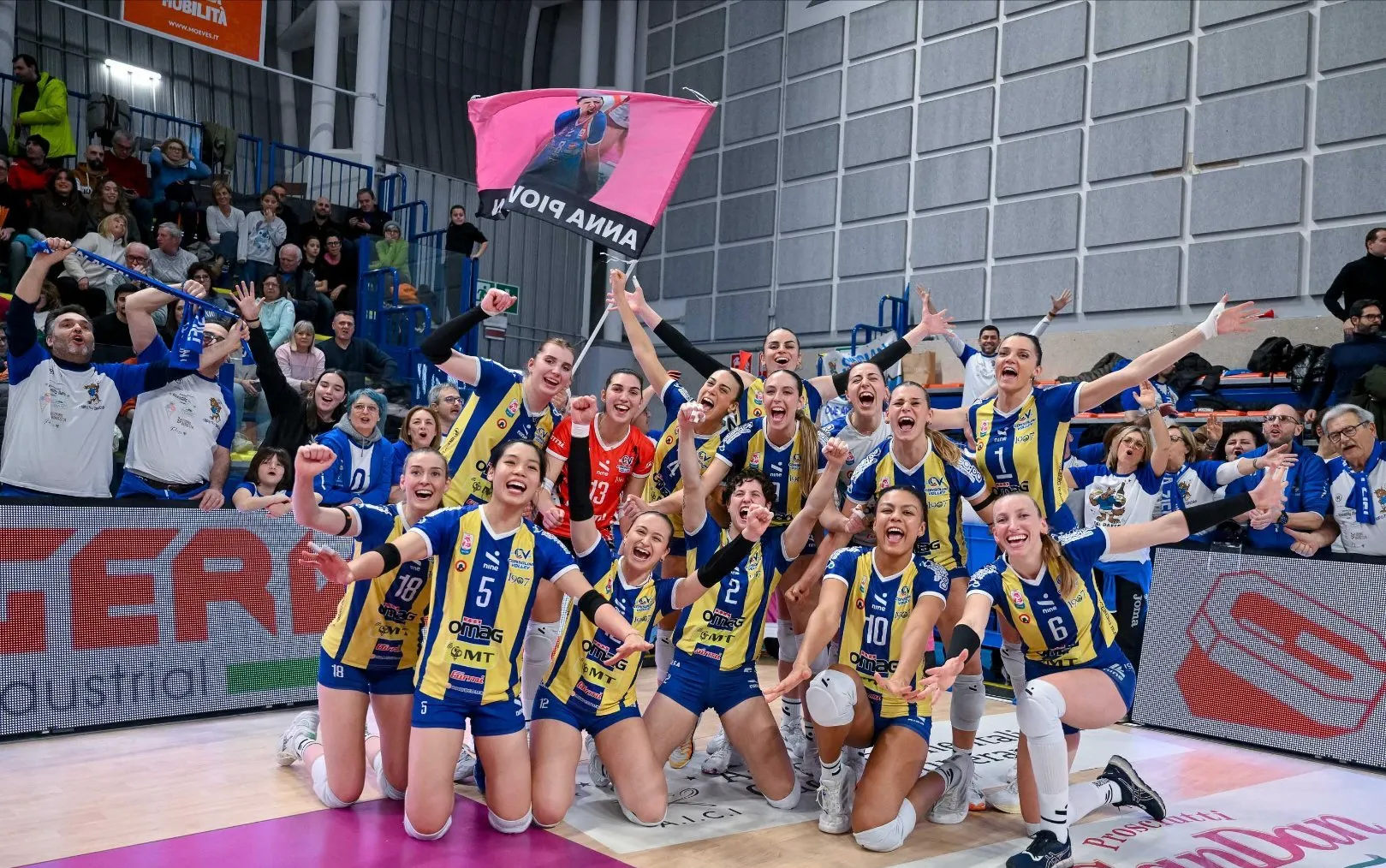 庄宇珊表现佳助球队再取胜，赵勇来看！朱婷轮休，科内轻取对手