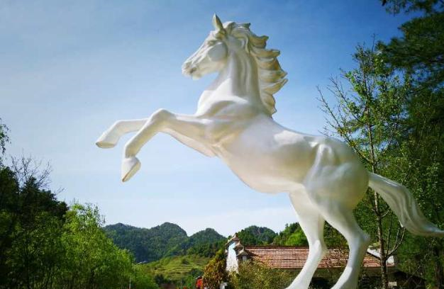 中国美丽休闲乡村，凤县马场风景秀丽，魅力无限休闲区蓝鸢梦想 - Www.slyday.coM