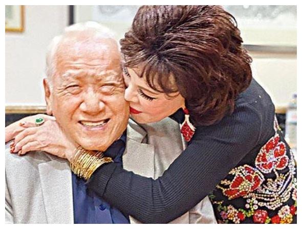 本尊辟谣:我还没死,我百毒不侵|辟谣|黄夏蕙|潘炳烈_新浪新闻