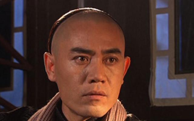 大宅门中两个渣男一个老婆怀孕娶窑姐一个躲猫猫