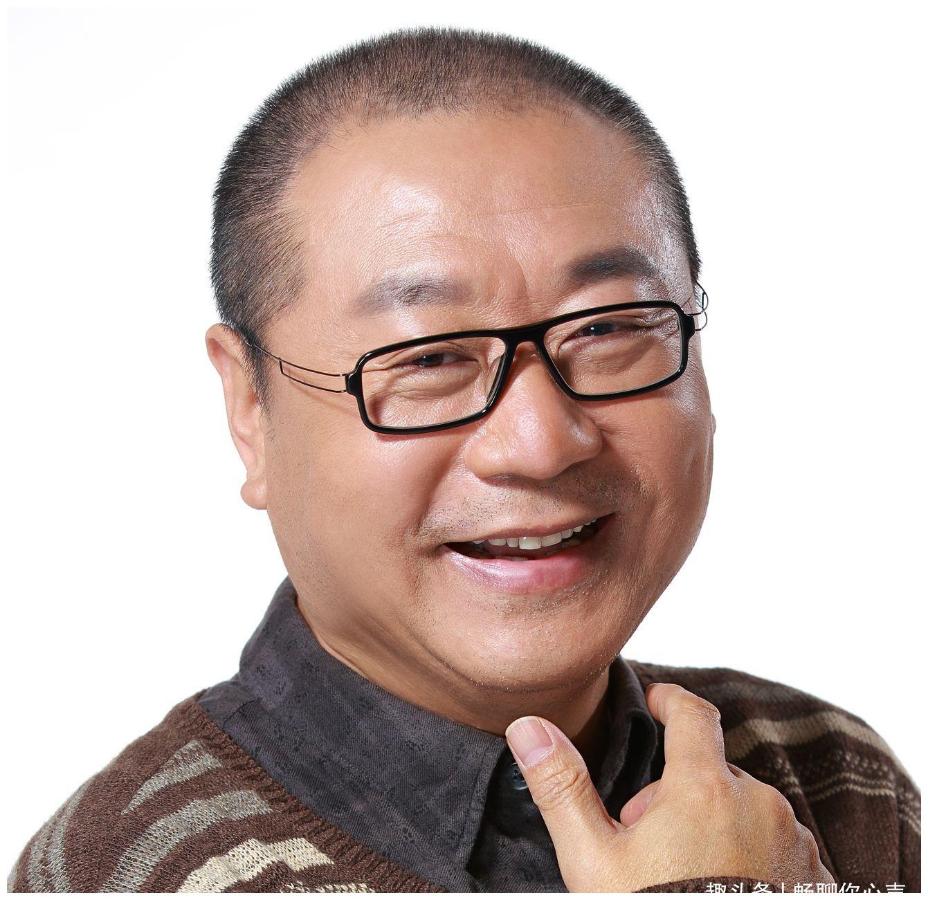 2001年春晚小品《卖拐》,给范伟留下一生阴影,为此退出春晚舞台|卖拐