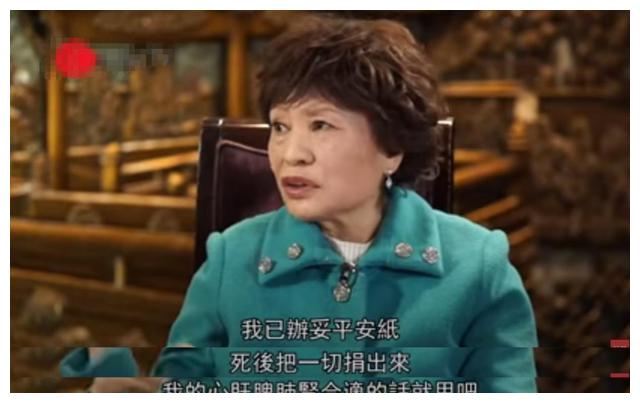 港片经典丑角余慕莲83岁孤身一人,不婚不育如今走路都靠人搀扶