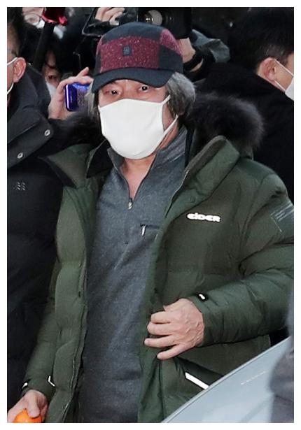 素媛案罪犯赵斗淳刑满出狱,12年来首次露脸