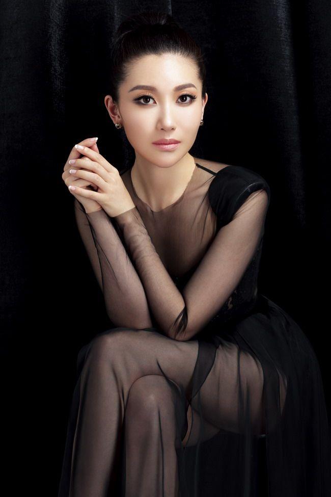 女演员殷旭,气质优雅,楚楚动人!__财经头条