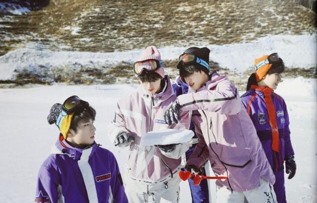 时代少年团集体滑雪,少年们许久不见拍照依旧默契,团魂很强休闲区蓝鸢梦想 - Www.slyday.coM 时代少年团集体滑雪,少年们许久不见拍照依旧默契,团魂很强休闲区蓝鸢梦想 - Www.slyday.coM