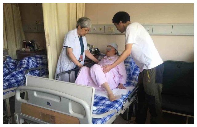 52岁老阿姨拼命生二胎,虽如愿生下儿子却后悔了:还不如不生