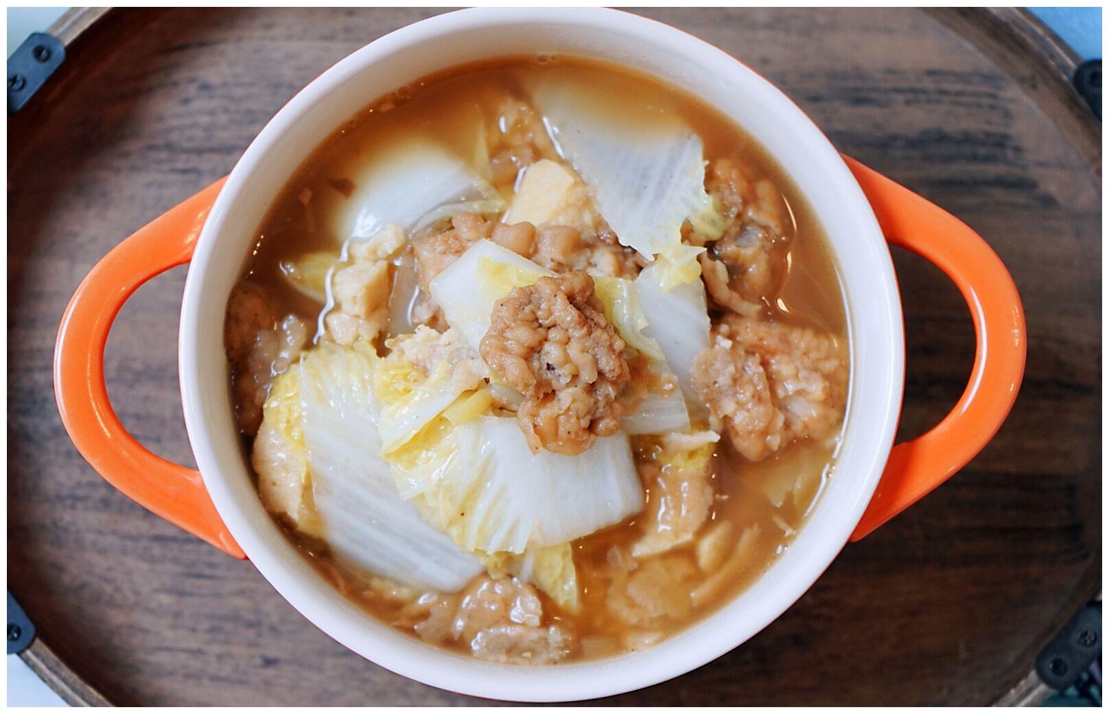 这道酥肉豆腐汤咸香顺滑香而不腻满足你对营养鲜汤的所有要求