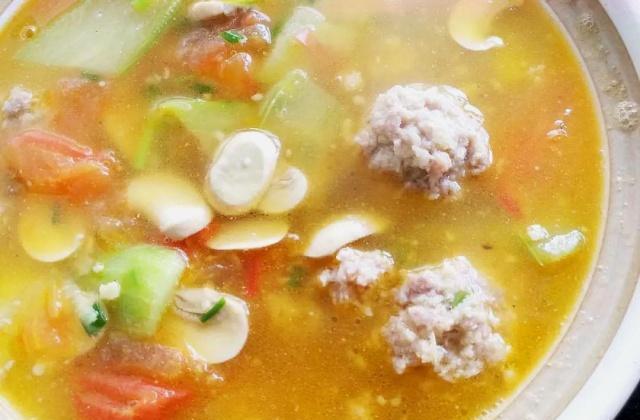 春天最适合做个三鲜肉丸汤,开胃又营养,注意这三点肉丸嫩滑好吃