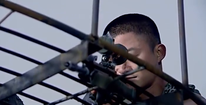 何晨光在这大烟囱上蹲守了一天一夜,成功狙击掉蓝军司令