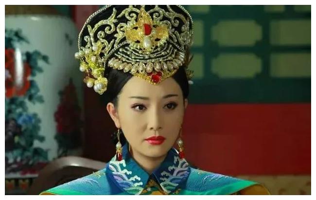 她是皇帝继位后的第二位皇后,而在她之前皇帝曾经有过2位妻子,一个是