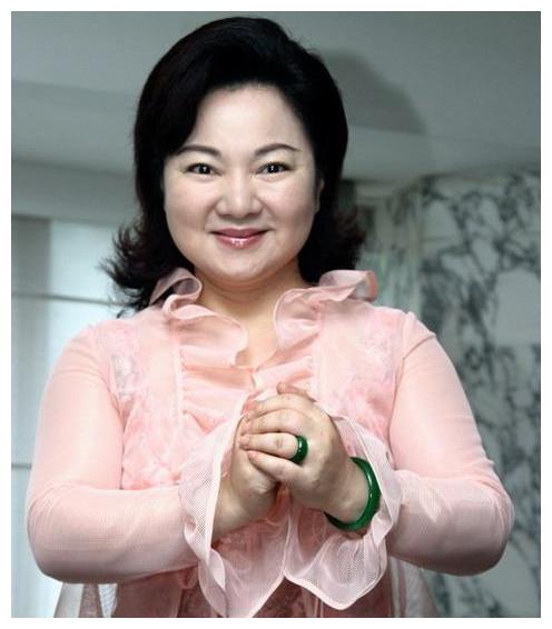 命运不曾眷顾她,从小开始赚钱养家,遭花心丈夫抛弃女儿又出意外