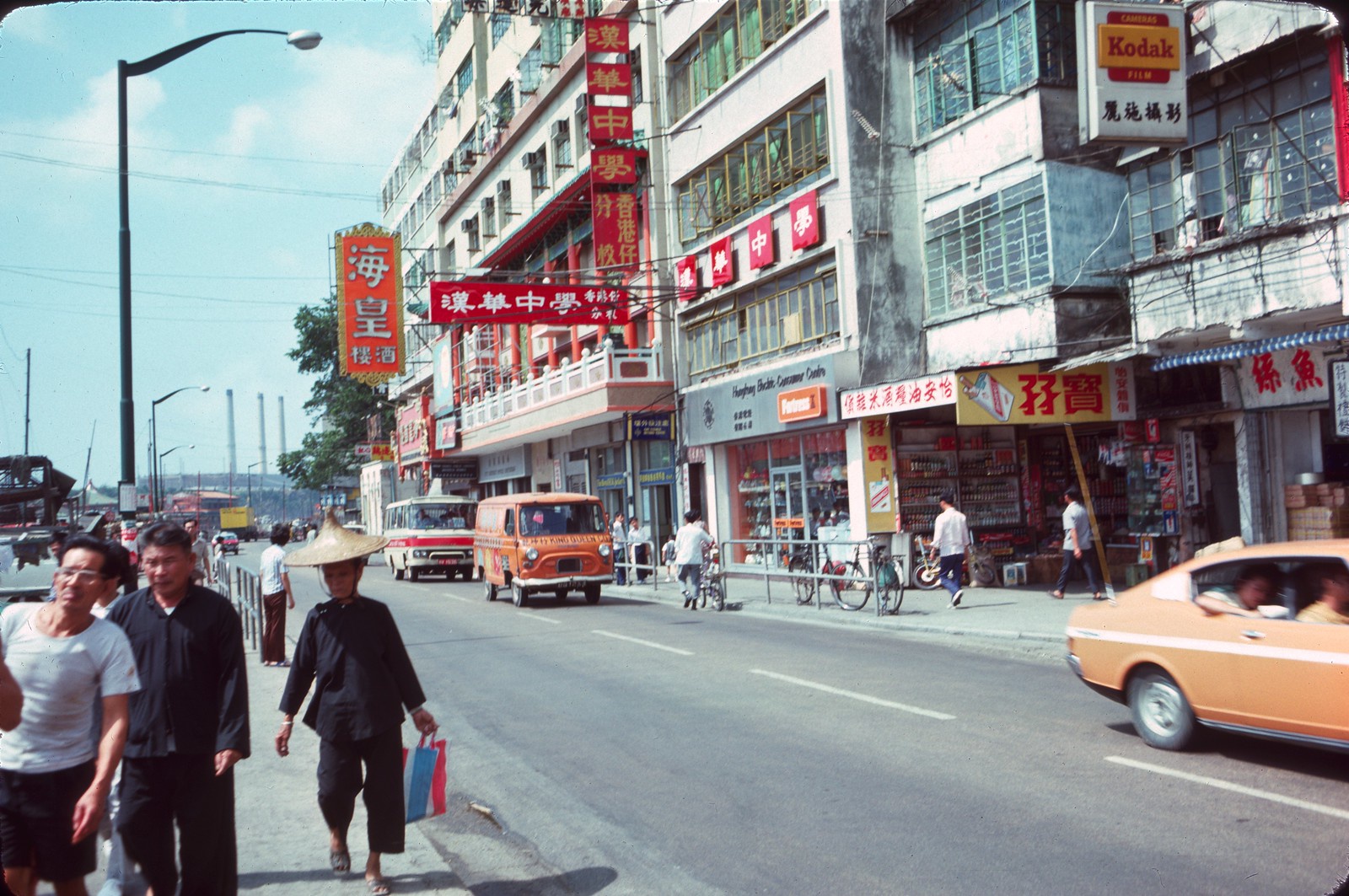 1976年的香港,罕见街拍老照片,现代化都市的生活__财经头条