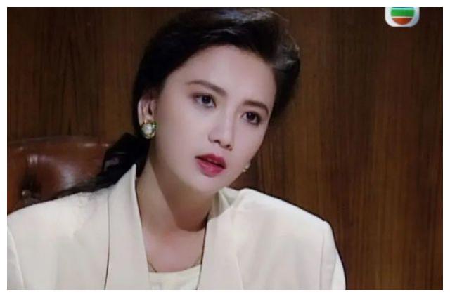 与梁朝伟初恋6年,曾被富豪丈夫宠上天,结婚6年后被请出家门!