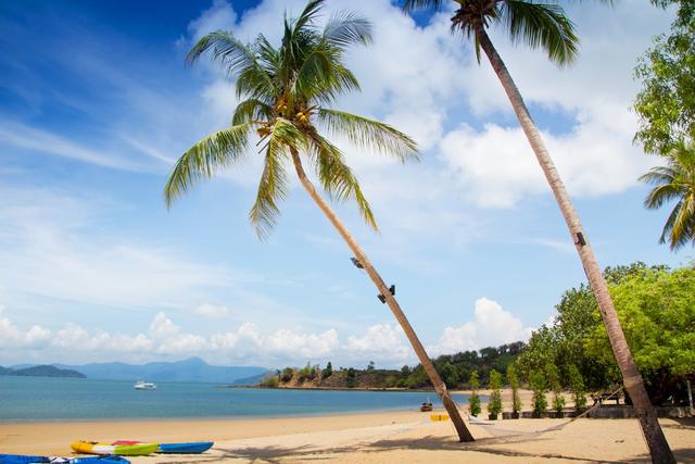 它位于泰国曼谷东南方,最吸引人之处在于拥有全泰国最优美的沙滩