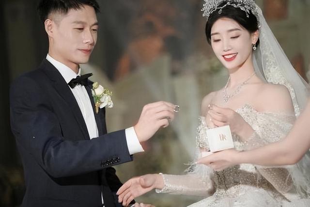 恭喜!体坛第一女神官宣结婚,老公高大帅气,粉丝纷纷送上祝福休闲区蓝鸢梦想 - Www.slyday.coM 恭喜!体坛第一女神官宣结婚,老公高大帅气,粉丝纷纷送上祝福休闲区蓝鸢梦想 - Www.slyday.coM