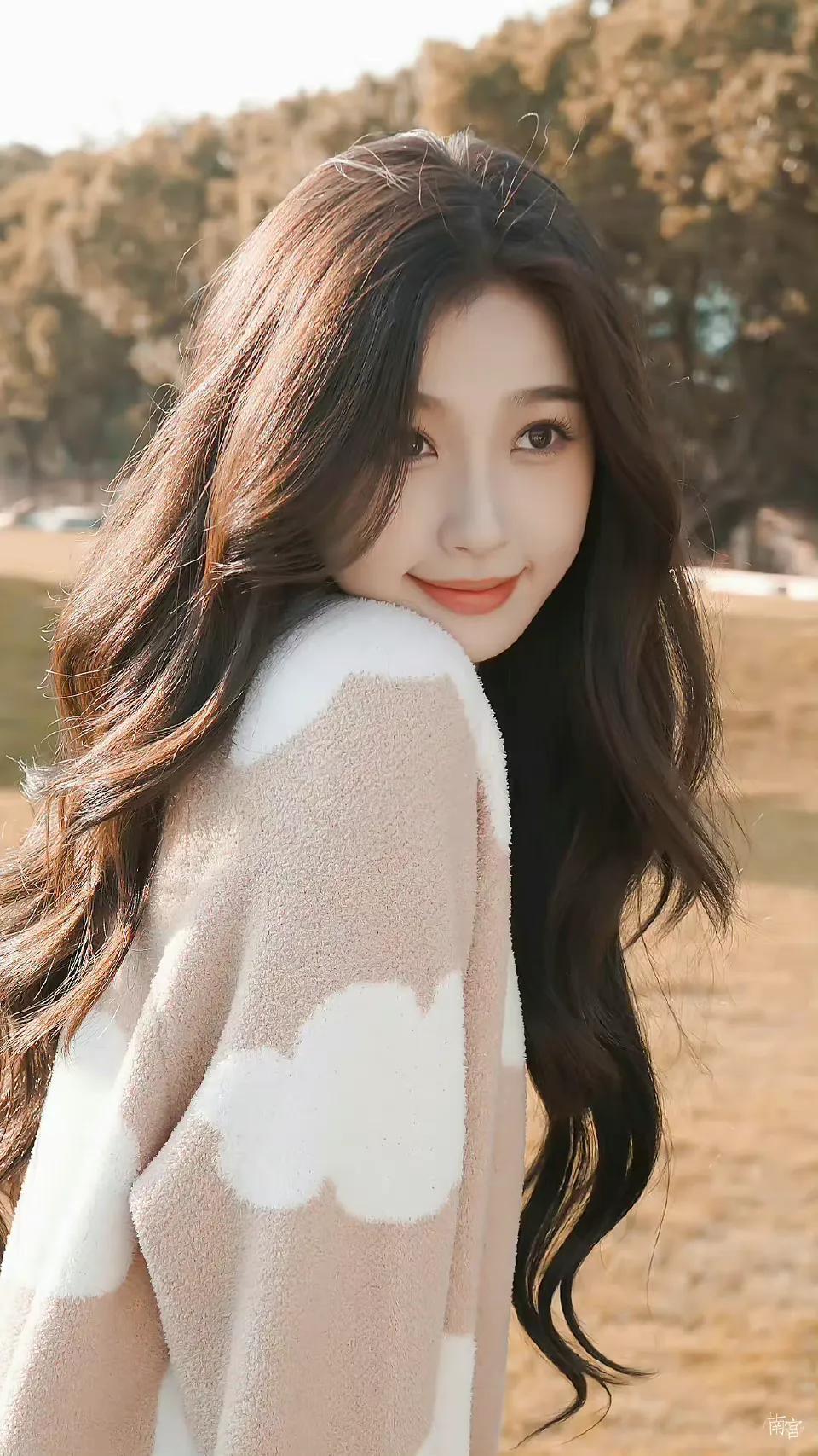 虞书欣身材绝美,楚楚动人!__财经头条