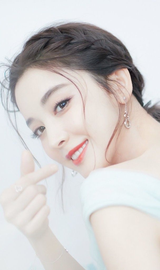 甜心古力娜扎,特有的大眼睛,笑起来真好看!