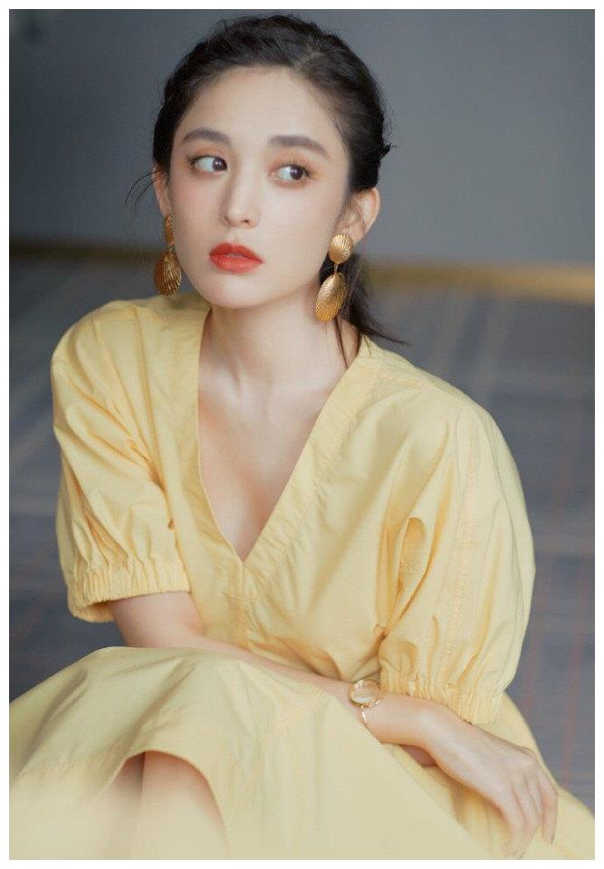 漂亮气质新疆美女明星古力娜扎黄色连衣裙唯美写真