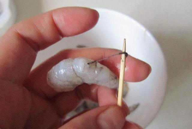 大虾里面的虾线必须要去除吗?虾线里面是啥?看清楚了再吃吧休闲区蓝鸢梦想 - Www.slyday.coM 大虾里面的虾线必须要去除吗?虾线里面是啥?看清楚了再吃吧休闲区蓝鸢梦想 - Www.slyday.coM