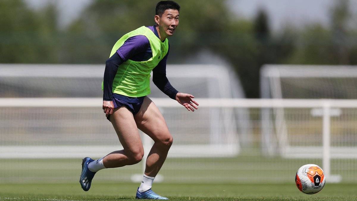 托特纳姆热刺足球俱乐部官方晒出球员孙兴慜的最新训练照片