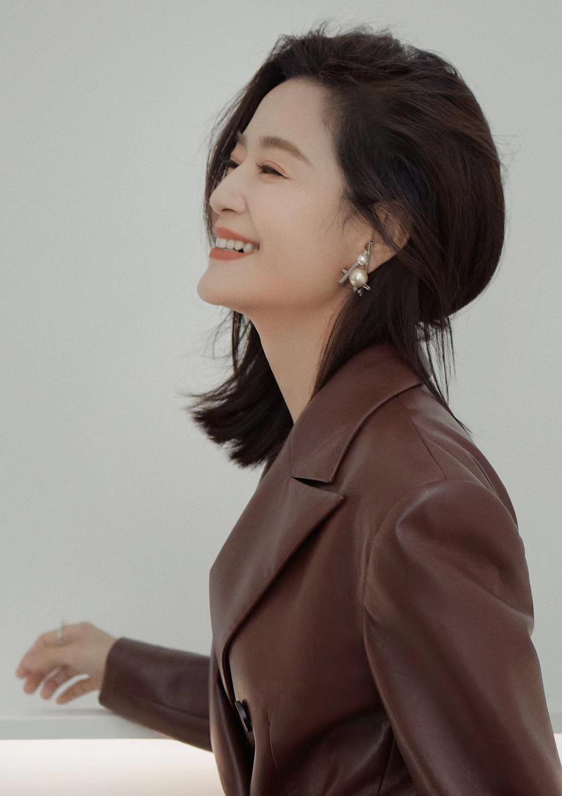 风衣学王媛可选皮衣材质特帅王媛可眼光真心不错