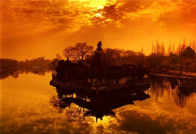 苏轼这首词告诉了我们,虽然生活处处不如意,但是也要笑着去面对休闲区蓝鸢梦想 - Www.slyday.coM 苏轼这首词告诉了我们,虽然生活处处不如意,但是也要笑着去面对休闲区蓝鸢梦想 - Www.slyday.coM