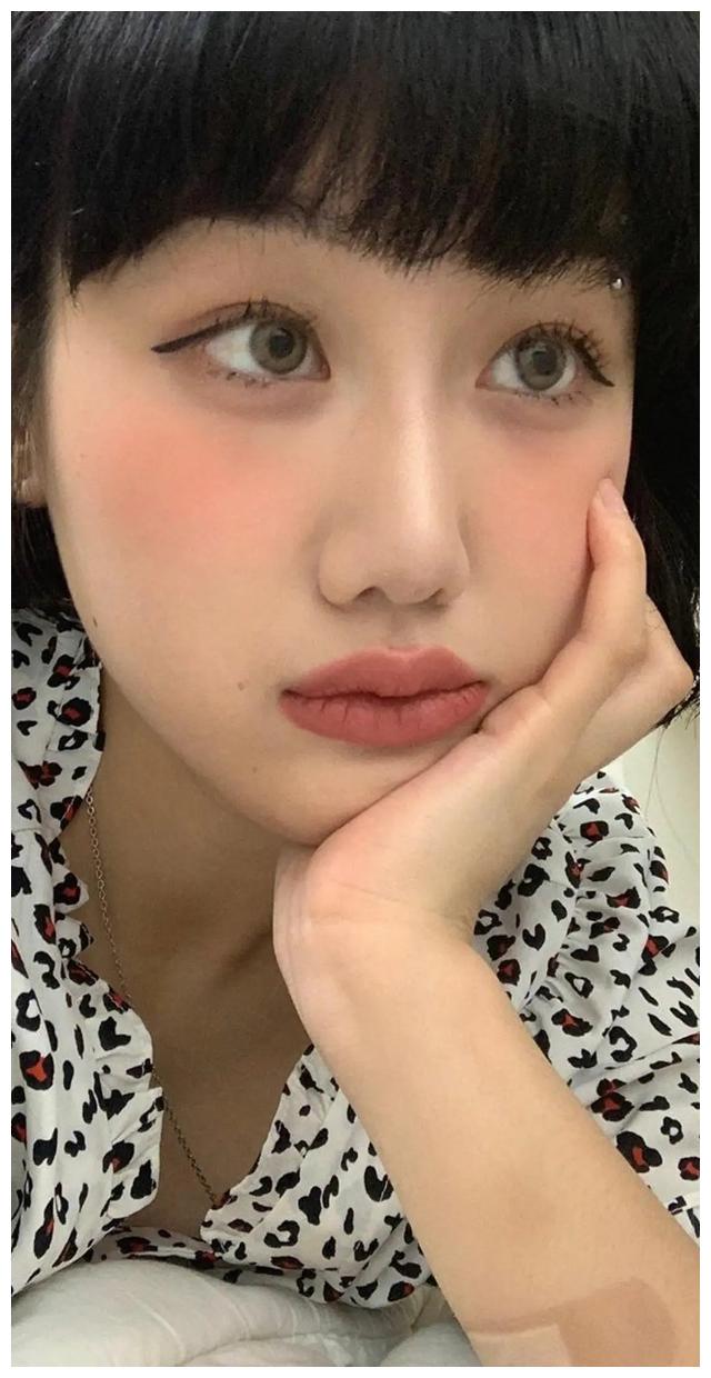 粉丝整理小学至今照片澄清李娜恩是天生整容脸