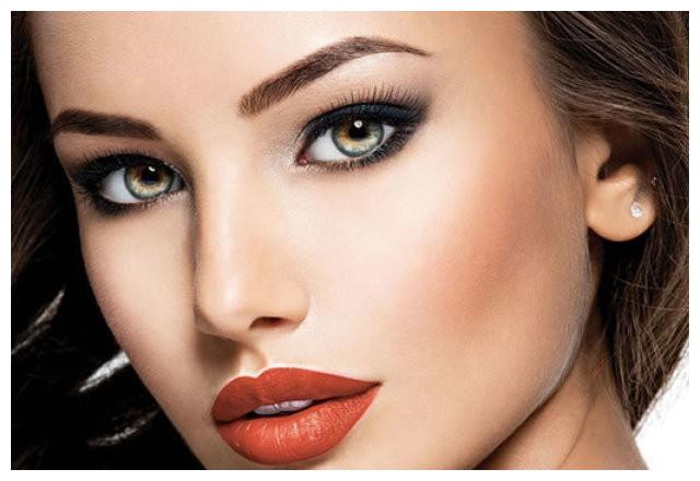 完美五官的欧美女神彩妆超迷人