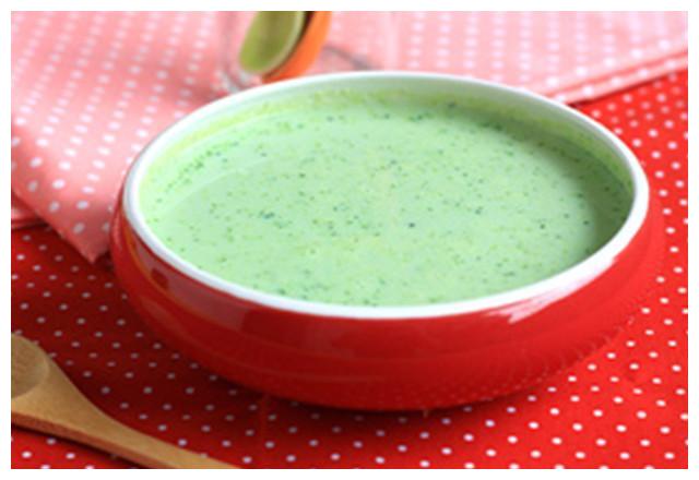 3,鱼泥豆腐苋菜粥把所有材料一起倒入锅里,再加入少量的清水,边煮边