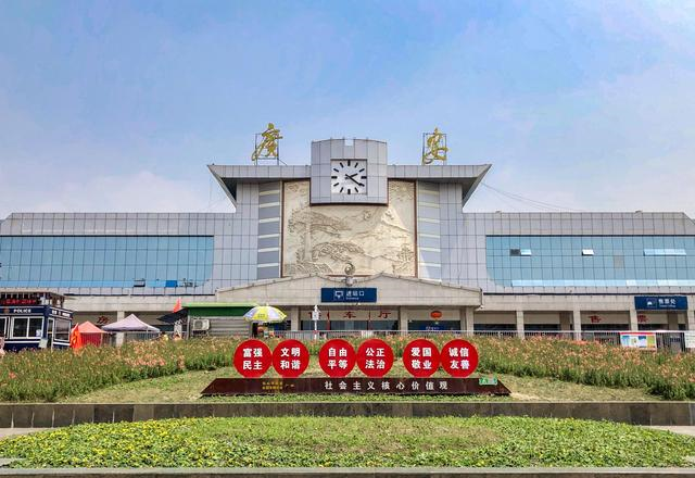 四川"最坑人"火车站,与主城区相距三十多公里,游客出站都懵了|广安