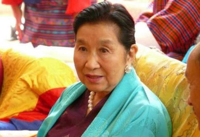 不丹王室欢度国庆89岁太王太后罕见亮相风头盖过佩玛王后